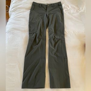 Women’s Stretch convertable REI hiking pants size 2
